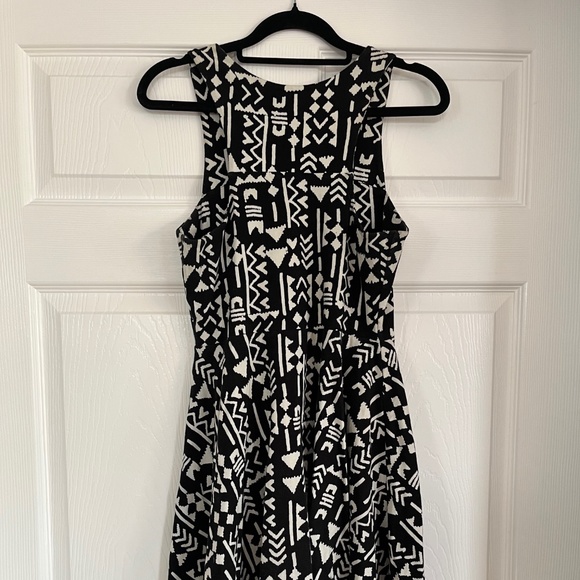 Geometric Print Cutout Party Dress With Front Chest Cutout - Picture 2 of 3